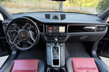 Vehicle image 34