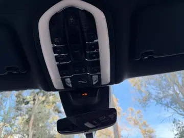 Vehicle image 60