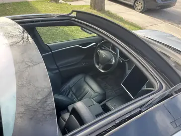 Vehicle image 81