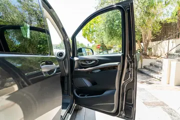 Vehicle image 102