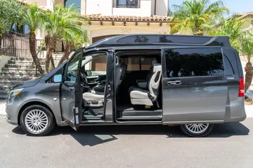 Vehicle image 104