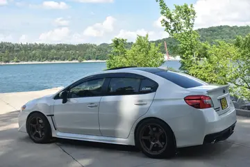 Vehicle image 32