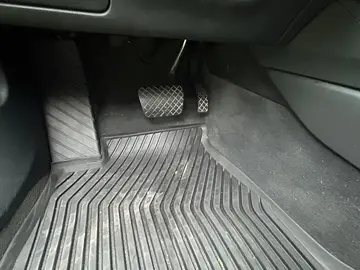 Vehicle image 76