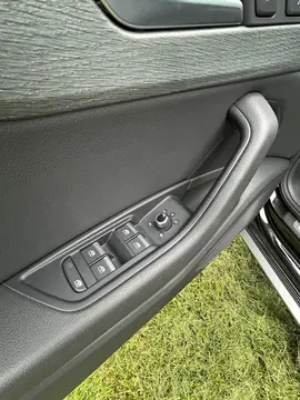 Vehicle image 81