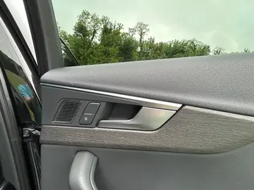 Vehicle image 90