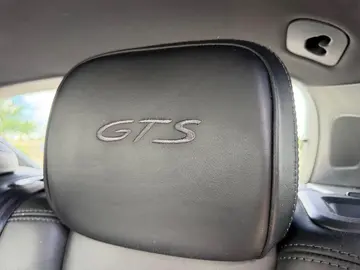 Vehicle image 32