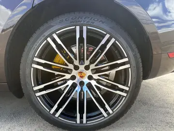 Vehicle image 48