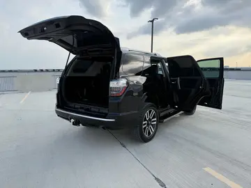 Vehicle image 33
