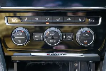 Vehicle image 77