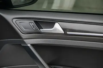 Vehicle image 107