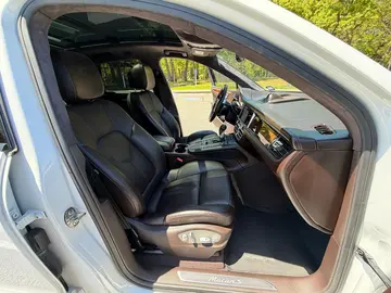 Vehicle image 73