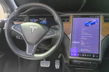 Vehicle image 32
