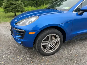 Vehicle image 32