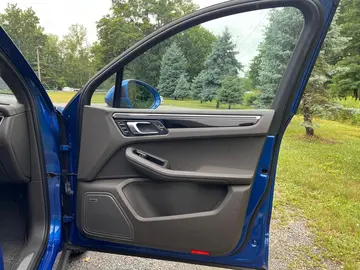 Vehicle image 60
