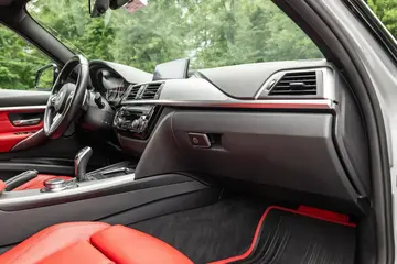 Vehicle image 76