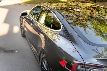 Vehicle image 32