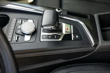 Vehicle image 75
