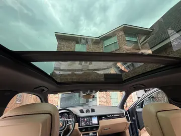 Vehicle image 76