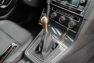 Vehicle image 60