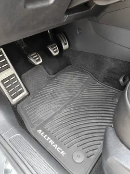 Vehicle image 81