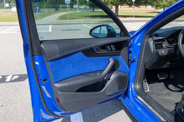 Vehicle image 72
