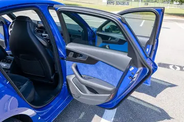 Vehicle image 76