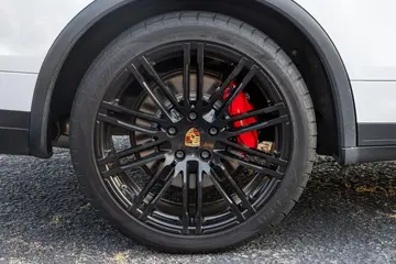 Vehicle image 32