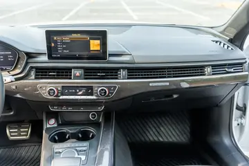 Vehicle image 77
