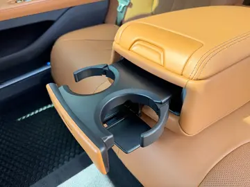Vehicle image 60