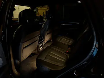 Vehicle image 76