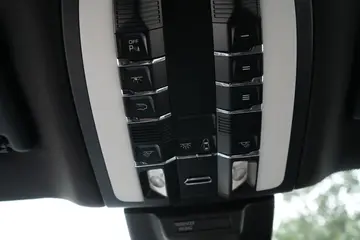 Vehicle image 73