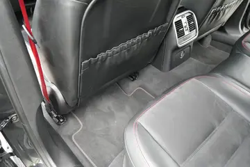 Vehicle image 77